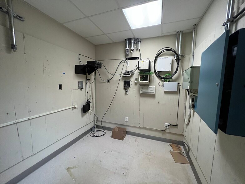 More Photos Of 435-437 Broadway, Bayonne Bank For Lease