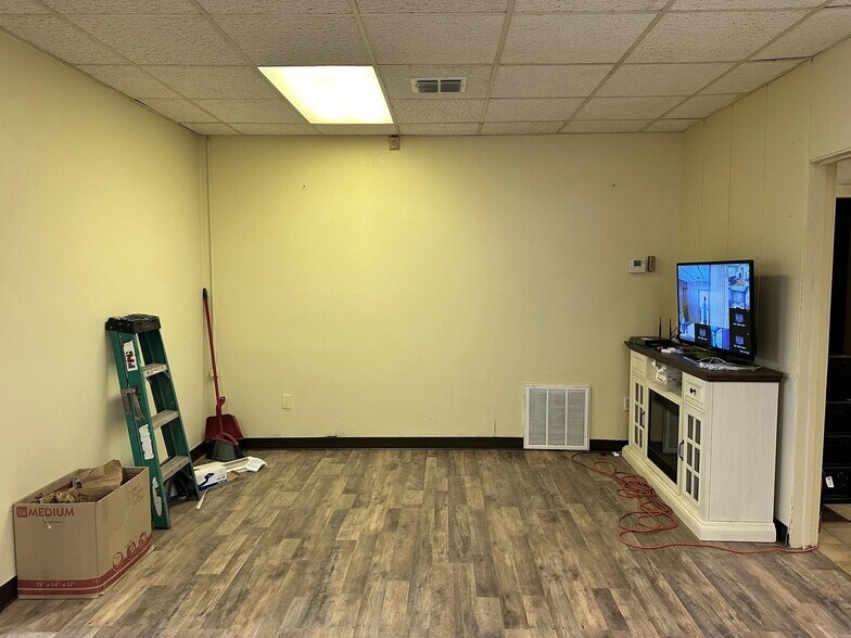 More Photos Of 1109 Walnut St, Abilene Warehouse For Sale