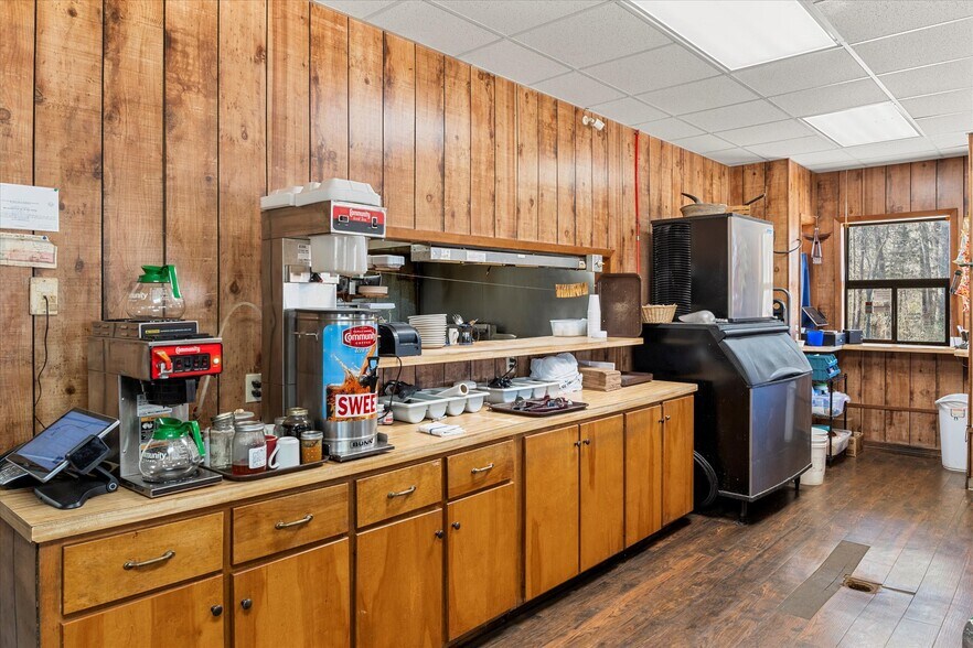 More Photos Of 800 E Main St, Omaha Restaurant For Sale