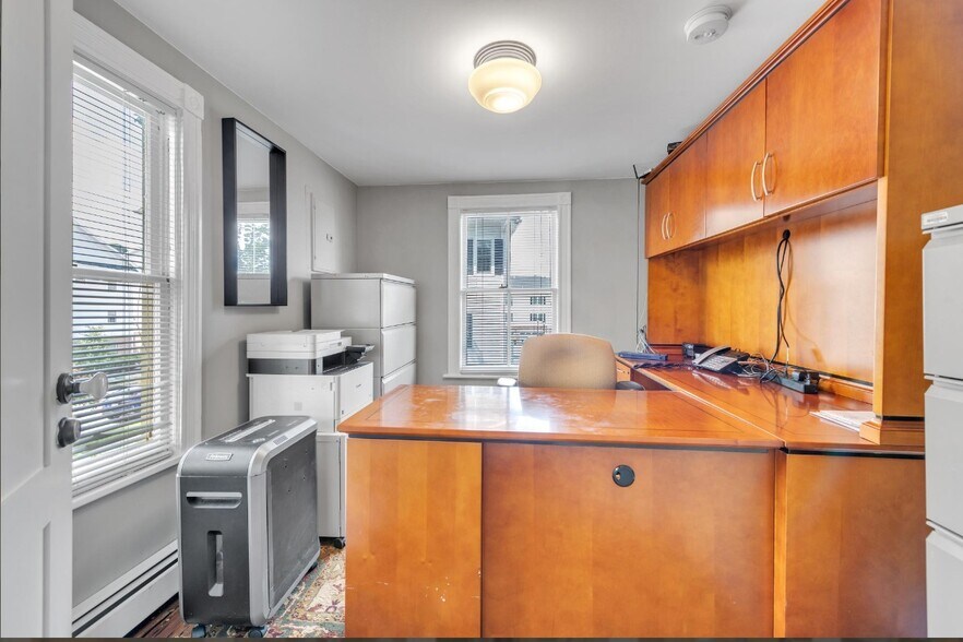 More Photos Of 1433 Old Northern Blvd, Roslyn Office For Lease