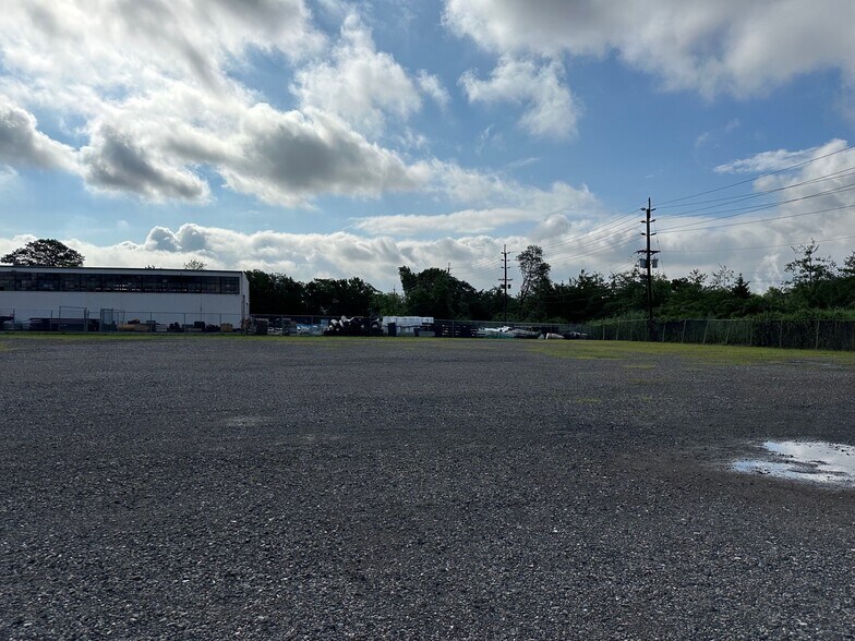 More Photos Of 83 Gross Ave, Edison Warehouse For Lease