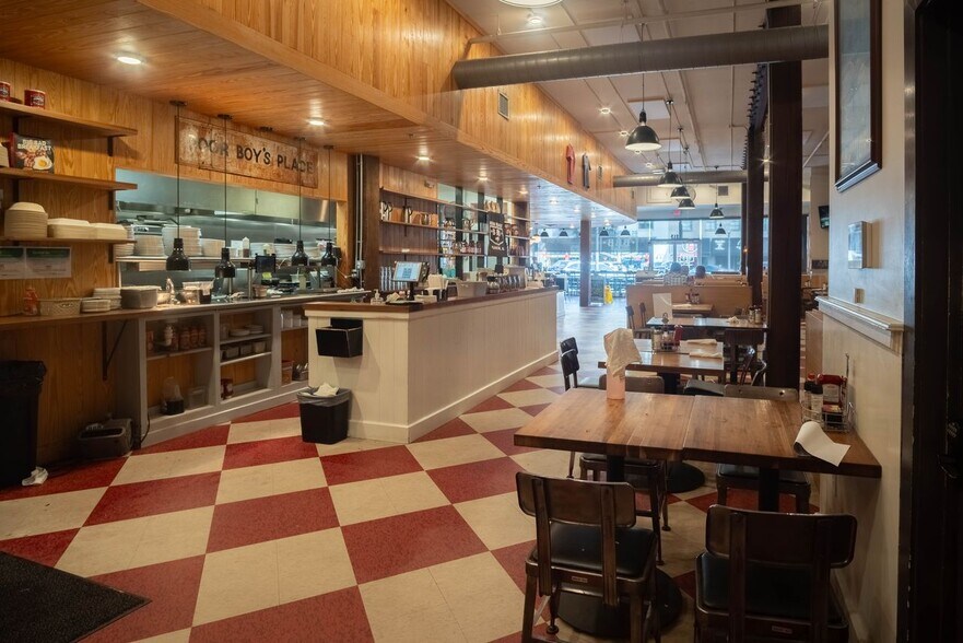 More Photos Of 315 N Court St, Florence Hotel For Sale