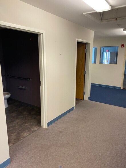 More Photos Of 750-754 Center Rd, Frankfort Office For Lease