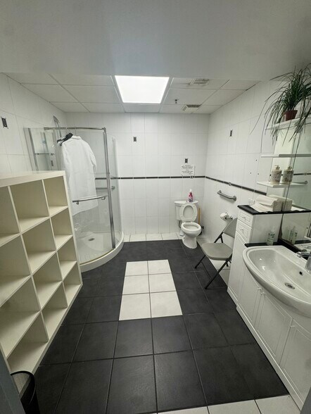 More Photos Of 8686 Bay Pky, Brooklyn Office Residential For Sale