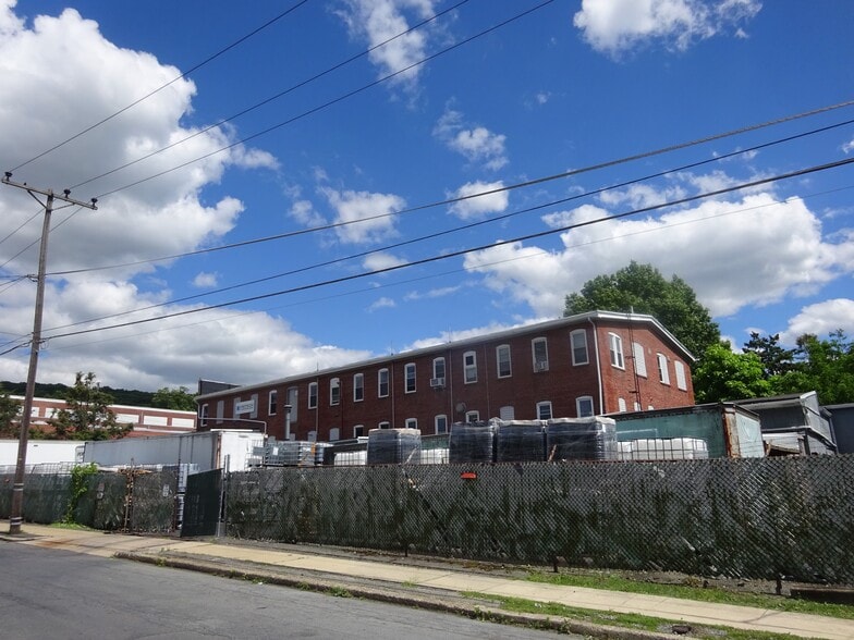 More Photos Of 3146 Marion St, Laureldale Manufacturing For Sale