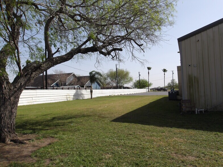 More Photos Of 1 Industrial Pkwy, Rio Hondo Freestanding For Sale