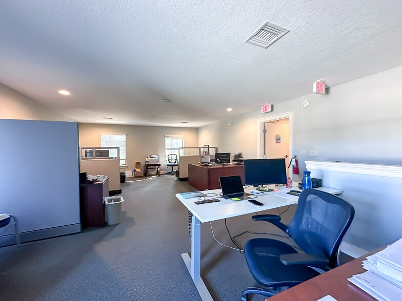 More Photos Of 180 Fitzgerald Rd, Lakeland Office For Sale