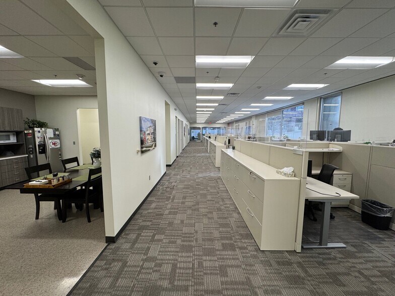 Primary Photo Of 10 W 9th St, Kansas City Office For Lease