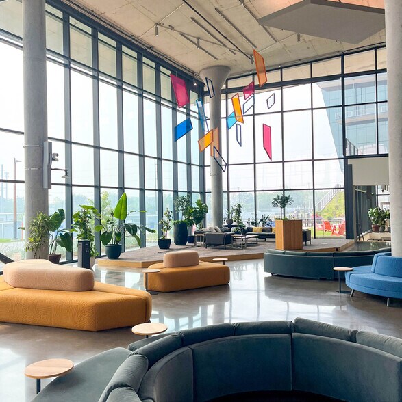 More Photos Of 910 John St, Columbus Office For Lease