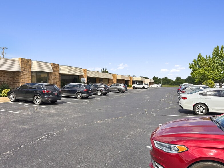 More Photos Of 1212 Air Depot, Midwest City Office For Lease