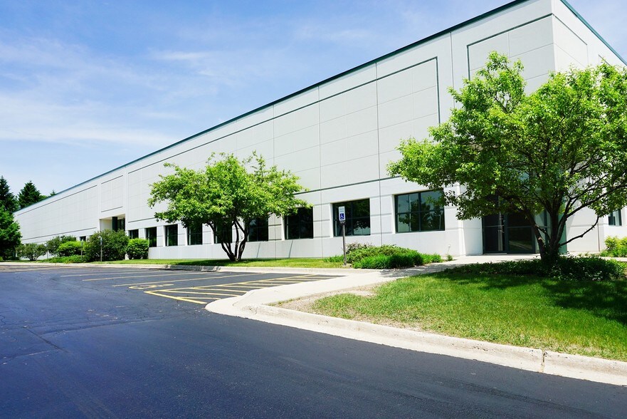 More Photos Of 950-990 Corporate Woods Pky, Vernon Hills Unknown For Lease