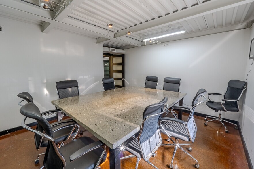 More Photos Of 8295-8305 Creusot Rue, Montréal Warehouse For Sale