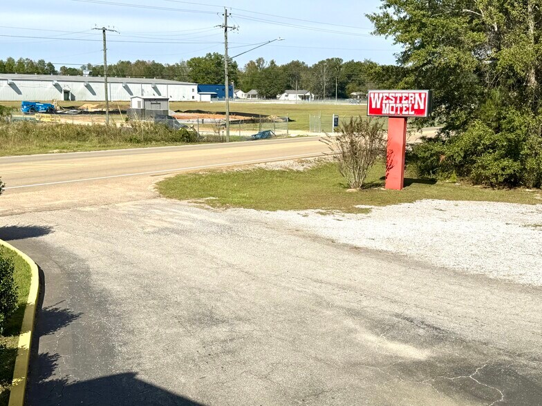 More Photos Of 547 Archusa Ave, Quitman Hotel For Sale