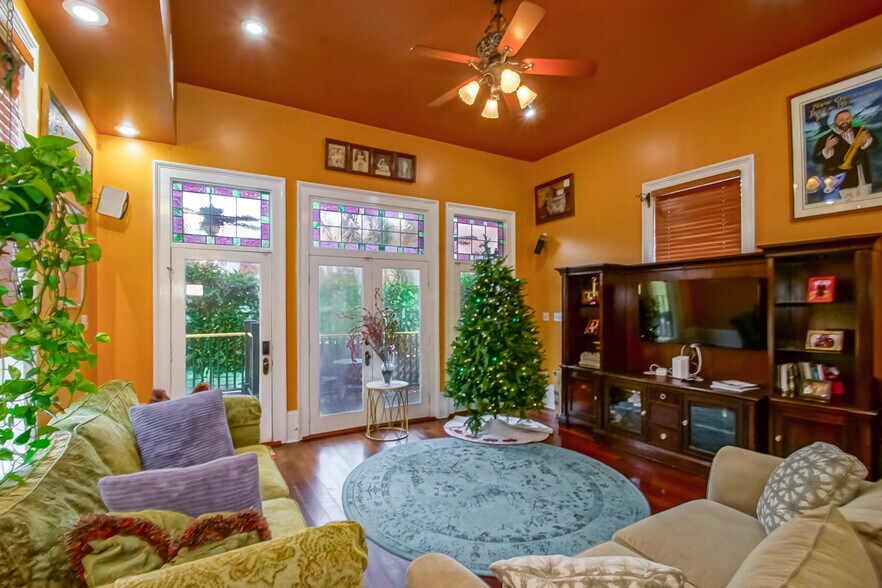 More Photos Of 1121 Governor Nicholls st, New Orleans Hospitality For Sale