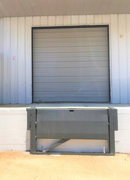 More Photos Of 1417 W Cervantes St, Pensacola Showroom For Lease