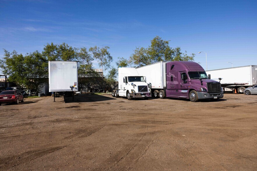 More Photos Of 5732 W Maryland Ave, Glendale Truck Terminal For Sale