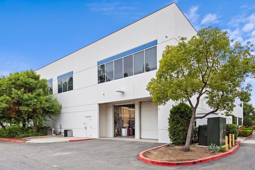 More Photos Of 6 Cushing, Irvine Light Manufacturing For Sale