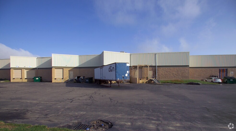 More Photos Of 125 John Hancock Rd, Taunton Warehouse For Lease