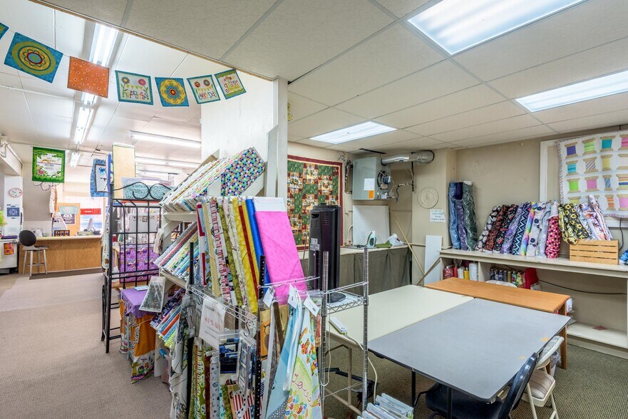 More Photos Of 21 E Pine, Pinedale General Retail For Sale