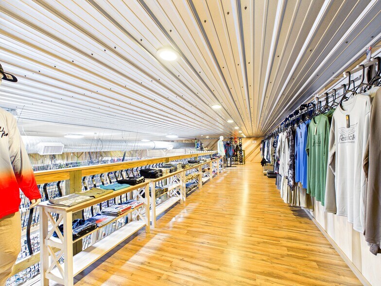 More Photos Of 13520 Emerson Ave, Williamstown General Retail For Sale