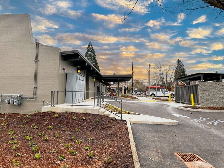 More Photos Of 3233 N Lombard St, Portland Fast Food For Lease