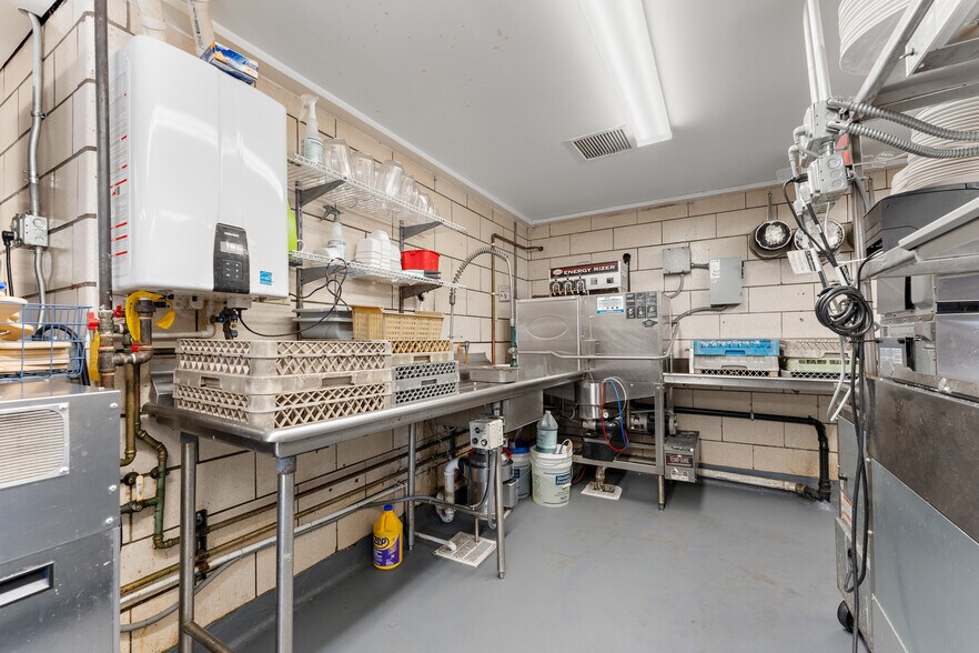 More Photos Of 4305 Portage St NW, Canton Restaurant For Sale