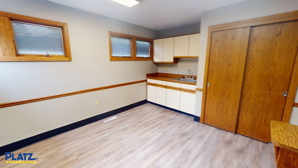 More Photos Of 321 Niles Cortland Rd NE, Warren Medical For Lease
