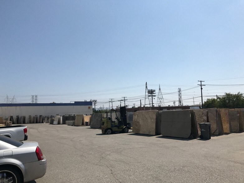 More Photos Of 11501 Hart St, North Hollywood Manufacturing For Sale