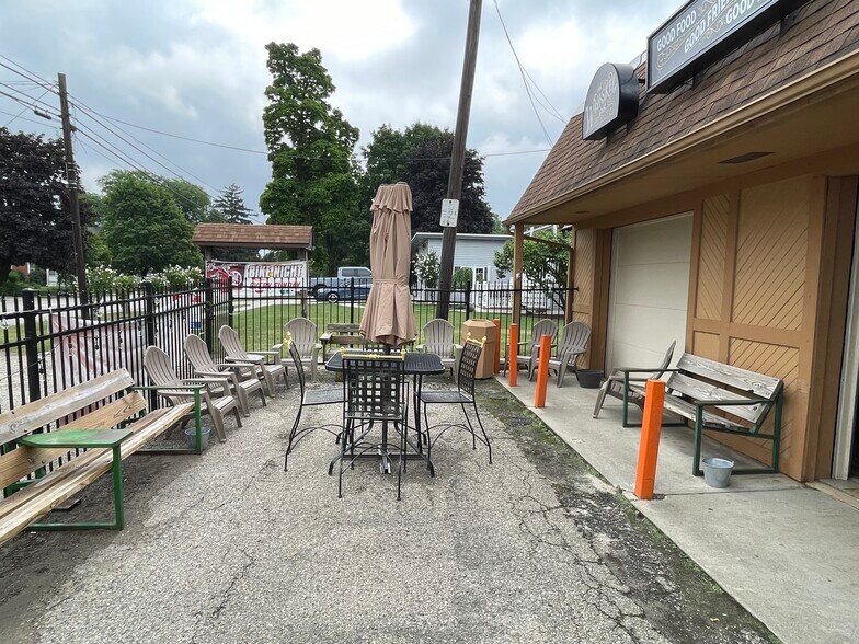 More Photos Of 4397 Main St, Brown City Bar For Sale