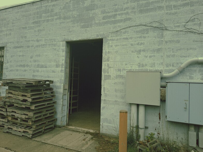 More Photos Of 501 Wilson Ln, Elkins Office Residential For Lease
