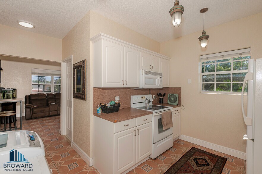 More Photos Of 330 SW 20th St, Fort Lauderdale Multifamily For Sale