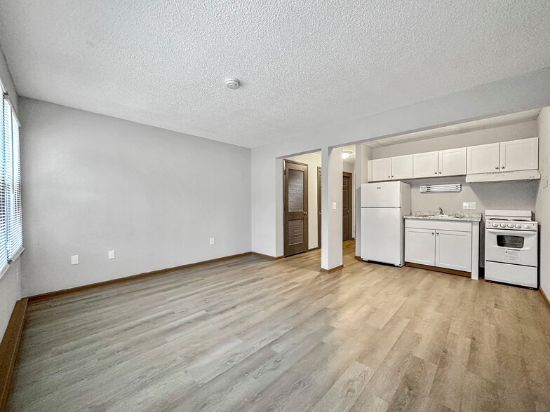 More Photos Of 2525-2535 Clarkson Ave, Des Moines Apartments For Sale