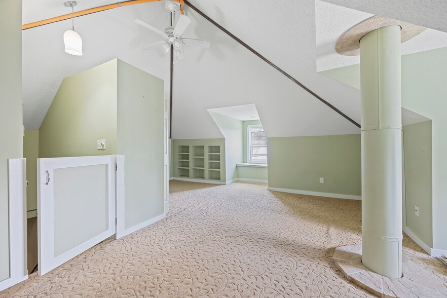 More Photos Of 125 N Main St, Hastings Restaurant For Lease