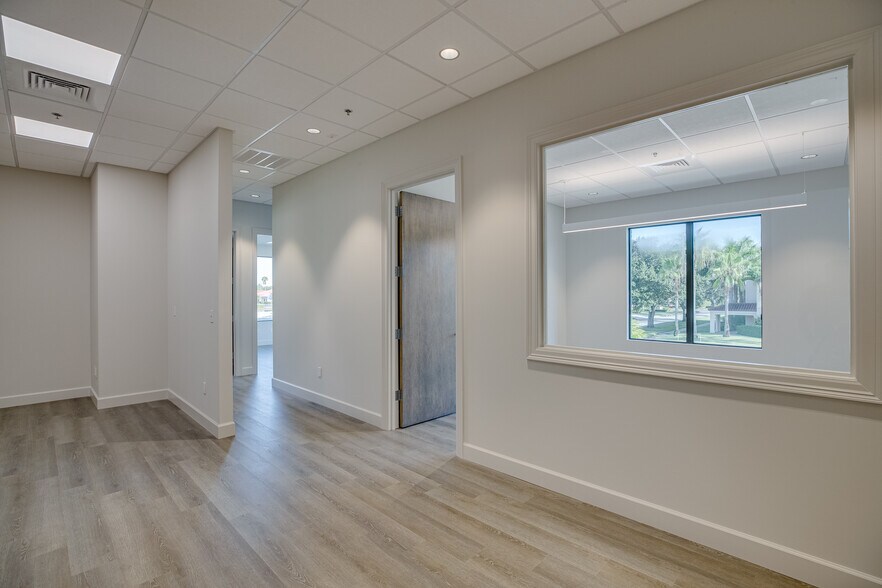 More Photos Of 1745 20th St, Vero Beach Office For Sale