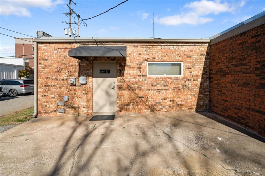 More Photos Of 411 W 1st St, Claremore Office For Sale
