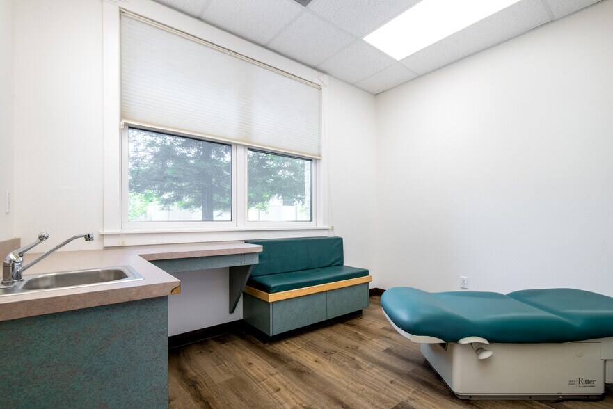More Photos Of 140 Litton Dr, Grass Valley Medical For Lease