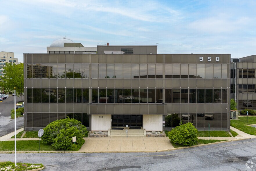 More Photos Of 950 N Kings Hwy, Cherry Hill Medical For Lease