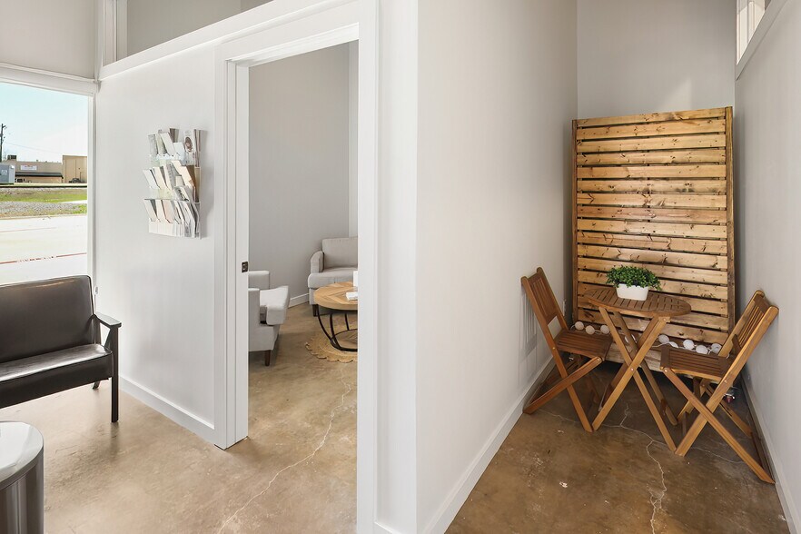 More Photos Of 103 W 32nd St, Bryan Freestanding For Lease