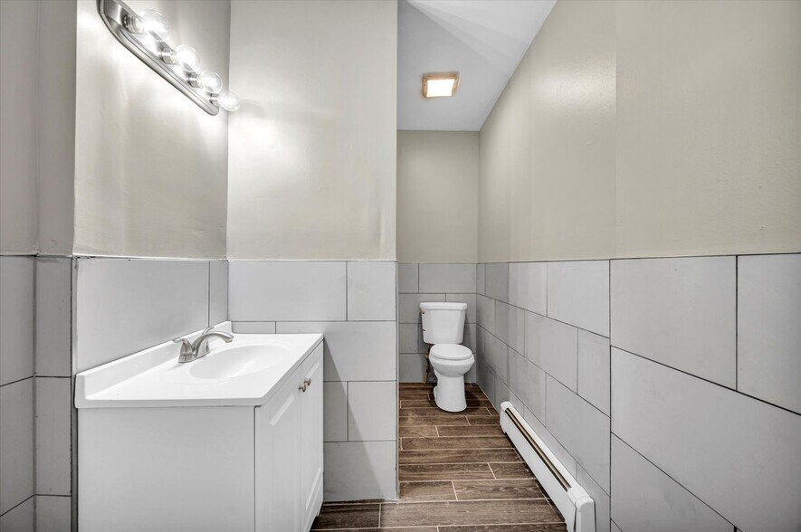 More Photos Of 121 Hillview Ave, Waterbury Apartments For Sale