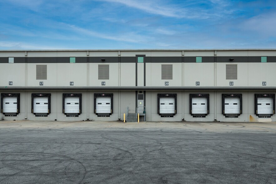 More Photos Of 1501 Corporate Pl, La Vergne Distribution For Lease
