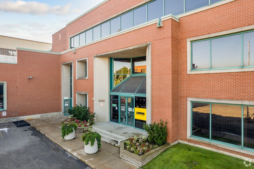 More Photos Of 1 Rue Provost, Montréal Warehouse For Lease