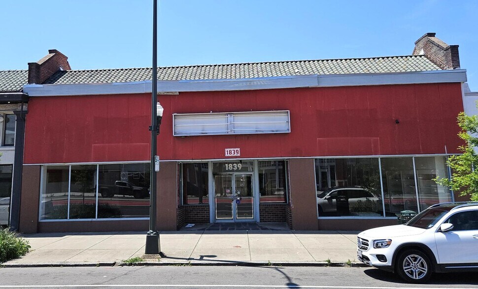 More Photos Of 1839 W Broad St, Richmond Storefront For Sale