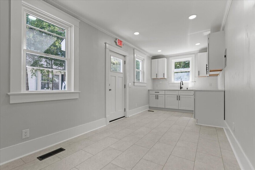 More Photos Of 910 W Evans St, Florence Office For Sale