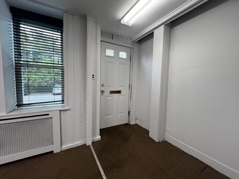 More Photos Of 37 E Main St, Oyster Bay Office Residential For Lease