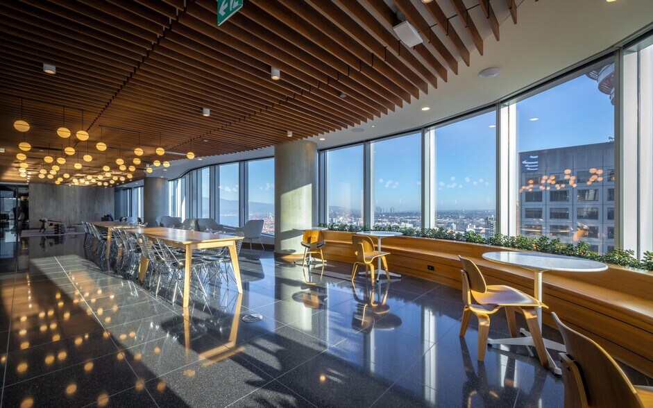 More Photos Of 320 Granville St, Vancouver Office For Sale
