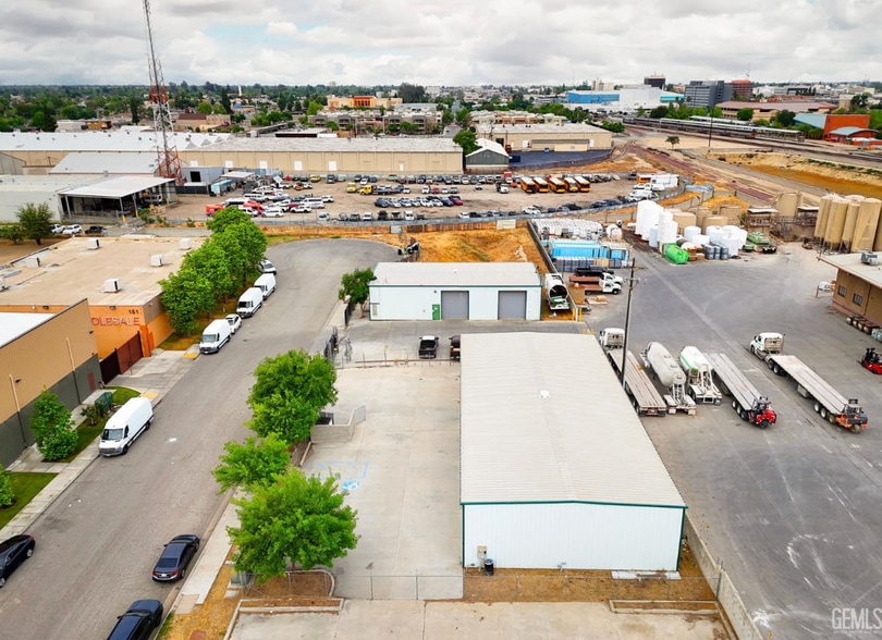 More Photos Of 150 Hayden Ct, Bakersfield Distribution For Sale