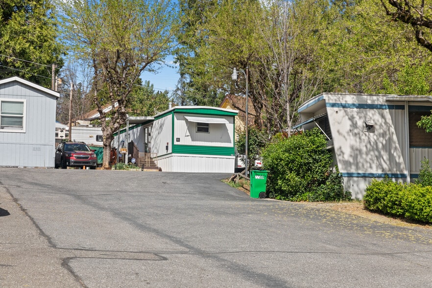 More Photos Of 639 Whiting St St, Grass Valley Manufactured Housing Mobile Home Park For Sale