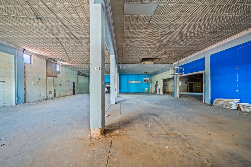 More Photos Of 1301 Buddy Holly Ave, Lubbock Warehouse For Sale