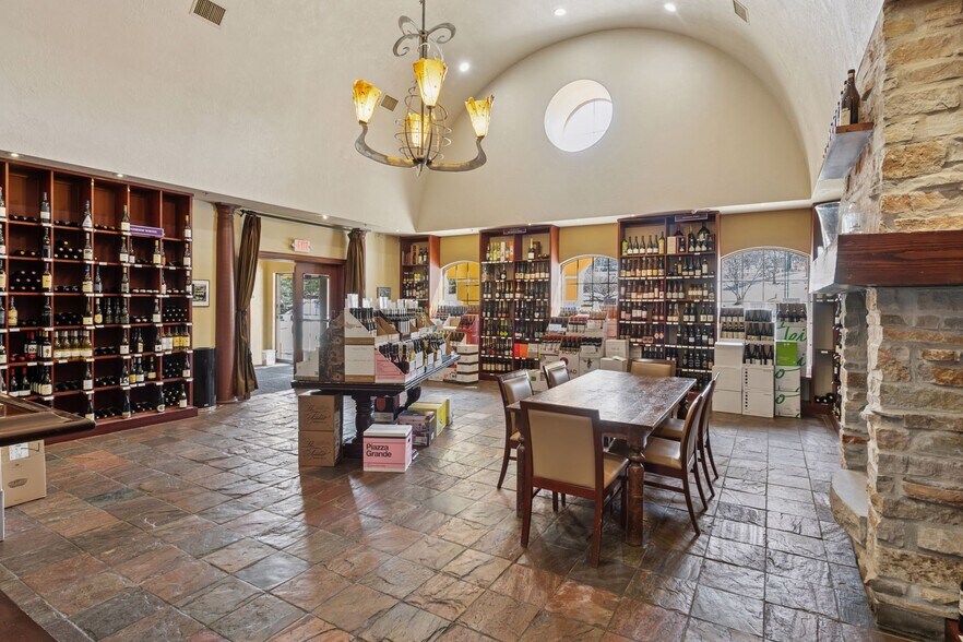 More Photos Of 981 Sibley Memorial Hwy, Lilydale Restaurant For Sale