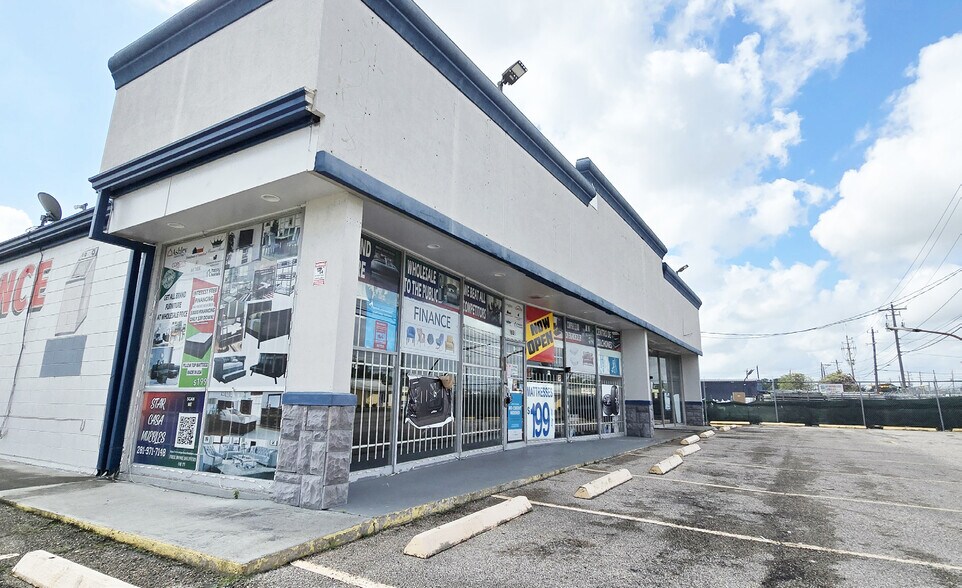 More Photos Of 1801 Shaver St, Pasadena General Retail For Lease